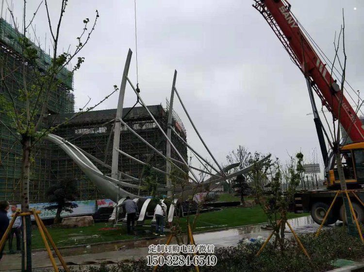 烤漆船艇雕塑 钢管景观小品 室内雕塑